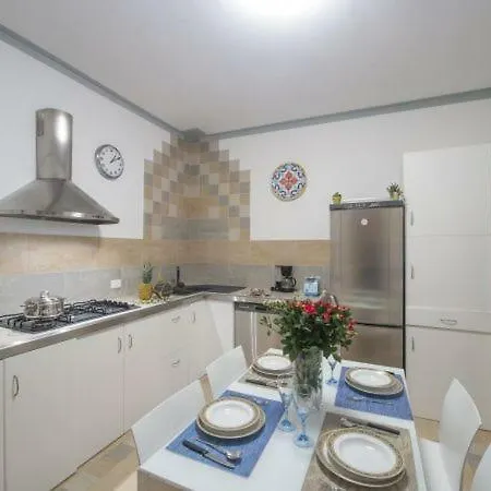 Vakantiehuis Sleeps 6 Wifi *