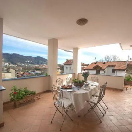 Vakantiehuis Sleeps 6 Wifi Bomerano